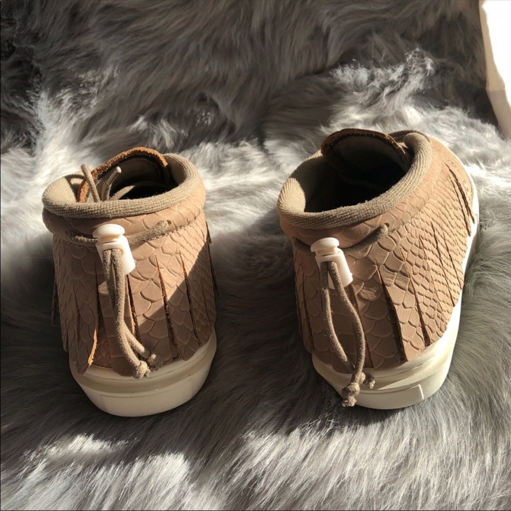Fringe SNEAKERS Snakeskin pattern NEW NIB - Picture 5 of 7